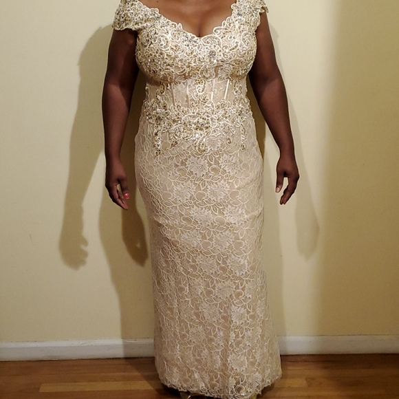 Dress - Picture 2 of 4